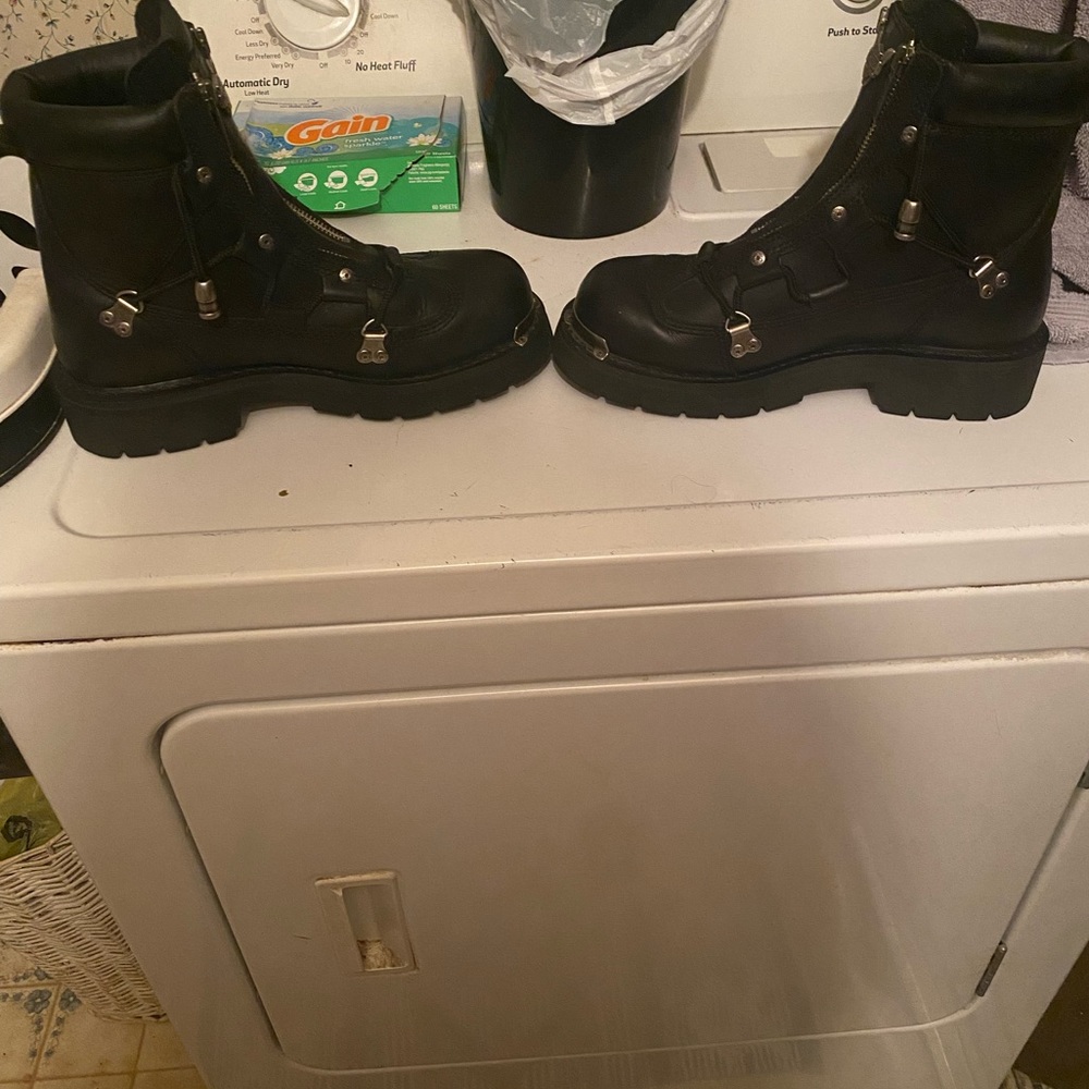 Biker boots from Harley division. Size 8 USA, barely wore them.